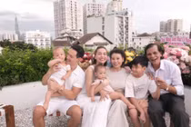 Kim Lý khoe ảnh gia đình hạnh phúc mừng sinh nhật mẹ vợ