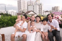 Kim Lý khoe ảnh gia đình hạnh phúc mừng sinh nhật mẹ vợ