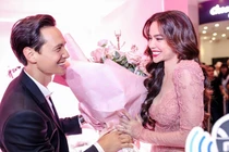 Hồ Ngọc Hà diện váy xuyên thấu, hôn Kim Lý chốn đông người