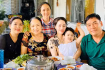 Sau 3 ngày đón Tết sớm bên ngoại, Nhật Kim Anh bật khóc vì phải xa con