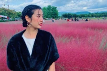 Thúy Vân tung tẩy du lịch trong ngày tình cũ cưới Lan Khuê