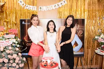 Lê Hoàng Phương tặng “nửa ký vàng” cho “bà trùm hoa hậu“