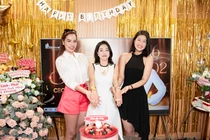 Lê Hoàng Phương tặng “nửa ký vàng” cho “bà trùm hoa hậu“