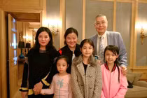 Triệu Vy mở tiệc xa hoa, dùng chuyên cơ đón khách VIP