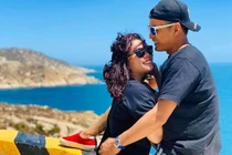 Diễn viên Hồng Đăng hạnh phúc ngọt ngào bên vợ