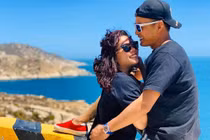 Diễn viên Hồng Đăng hạnh phúc ngọt ngào bên vợ