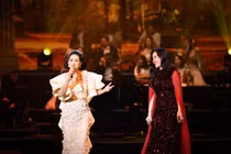 Danh ca Ý Lan hết lời khen Ngọc Châm trên sân khấu