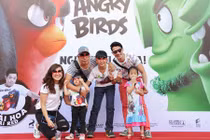 Thái Hòa, Huy Khánh hào hứng đi ra mắt phim "Angry Birds"