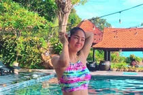 Lê Phương quyến rũ hút mắt ở bể bơi nhờ giảm cân “chóng mặt“