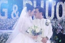 Nhiều người rơi nước mắt trong đám cưới Trường Giang - Nhã Phương