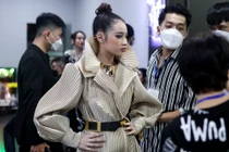 Mẫu nhí 12 tuổi lo lắng khi diễn ở Tuần lễ Thời trang VN