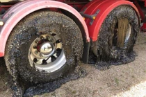 Nắng nóng kinh hoàng, dân phải bỏ cả xe