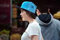 Lý Nhã Kỳ giản dị xuất hiện tại chợ Cồn, Đà Nẵng