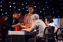 Hoài Linh, Huy Tuấn hoảng sợ vì thí sinh nuốt kim