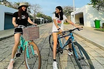 Con gái 13 tuổi của Trương Ngọc Ánh chân dài không thua kém mẹ