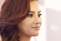 Cận nhan sắc khác lạ của Vũ Thu Phương gây ồn ào với Ngọc Trinh