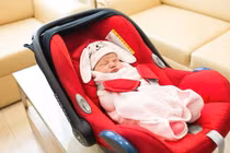 Không thể kìm lòng trước vẻ đáng yêu của con gái Hà Anh