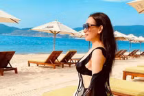 Ca sĩ Phi Nhung tự tin mặc bikini ở tuổi U50