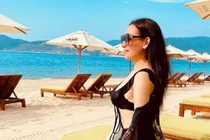 Ca sĩ Phi Nhung tự tin mặc bikini ở tuổi U50