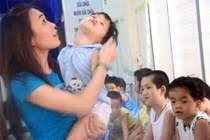 Sao Việt đẹp rạng ngời khi làm từ thiện