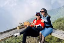 Hồng Đăng xả ảnh tình bên vợ, xưng hô "con điên" cực hài