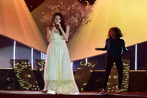 Thủy Tiên mặc váy ngủ tập luyện trước đêm chung khảo HH