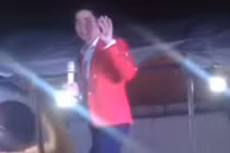 Không chỉ Lưu Chí Vỹ, ca sĩ này cũng bị bầu show chửi thậm tệ