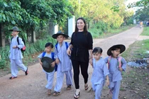 Nữ ca sĩ có 23 người con nuôi: Lòng lương thiện fan ngã mũ thán phục