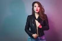 Hoa hậu Ngô Phương Lan bị chèn giây thần kinh nằm liệt giường