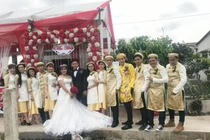 “Hot boy trà sữa” Tấn Lợi cưới ở quê, rước dâu bằng xe sang