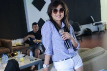 Lưu Bích trẻ trung tập nhạc cùng anh trai Tuấn Ngọc