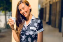 Võ Hoàng Yến "vỗ mặt" du học sinh chê khu cách ly: "Muốn sạch đi mà dọn"