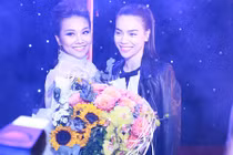 Hồ Ngọc Hà mừng Thanh Hằng ra mắt phim “Siêu nhân X“