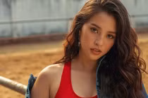 Hoa hậu Tiểu Vy gợi cảm bất ngờ sau một năm đăng quang 