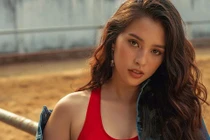 Hoa hậu Tiểu Vy gợi cảm bất ngờ sau một năm đăng quang 