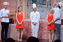 Hoài Linh hành hạ Nhan Phúc Vinh tơi tả bằng chiêu độc