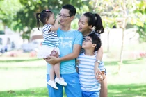 Khoảnh khắc đẹp long lanh của gia đình ca sĩ Hoàng Bách