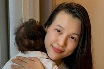 MC Hoàng Oanh đưa con mới sinh sang Singapore đoàn tụ cùng chồng