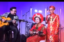 Mẹ Hoài Linh hát trong lễ kỷ niệm 50 năm ngày cưới