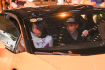 Cường Đô La lái siêu xe đưa Hạ Vi đi sự kiện