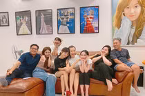 MC Hoàng Oanh sinh con trai đầu lòng cho ông xã người Mỹ 