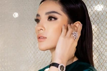 Hoa hậu Kỳ Duyên gây choáng với phụ kiện 3 tỷ đi sự kiện