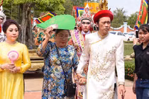 Sao Việt tấp nập giỗ Tổ nghề tại nhà thờ của Hoài Linh