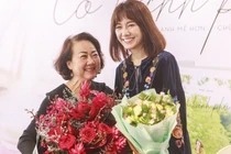 Hari Won sắm quà sang chảnh mừng sinh nhật mẹ chồng 