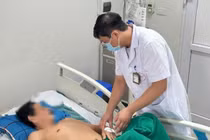 5 người nhiễm khuẩn sau lũ: Bệnh xoắn khuẩn vàng da nguy hiểm sao?