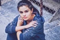 Selena Gomez trầm cảm 5 năm, vì sao không thể dứt?