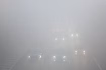 Sáng nay, Hà Nội sương mù dày đặc, ô nhiễm không khí nhất thế giới