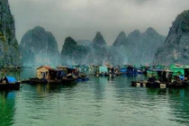 Làng chài Cửa Vạn lọt top "ngôi làng cổ tích đẹp như tranh"