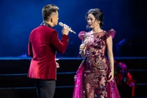 Lệ Quyên hát sung bên Tuấn Hưng sau ồn ào tháo sụn mũi
