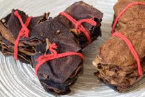 Vỏ quýt chôn đất 6 năm, 6 triệu/kg làm gia vị nấu Tết